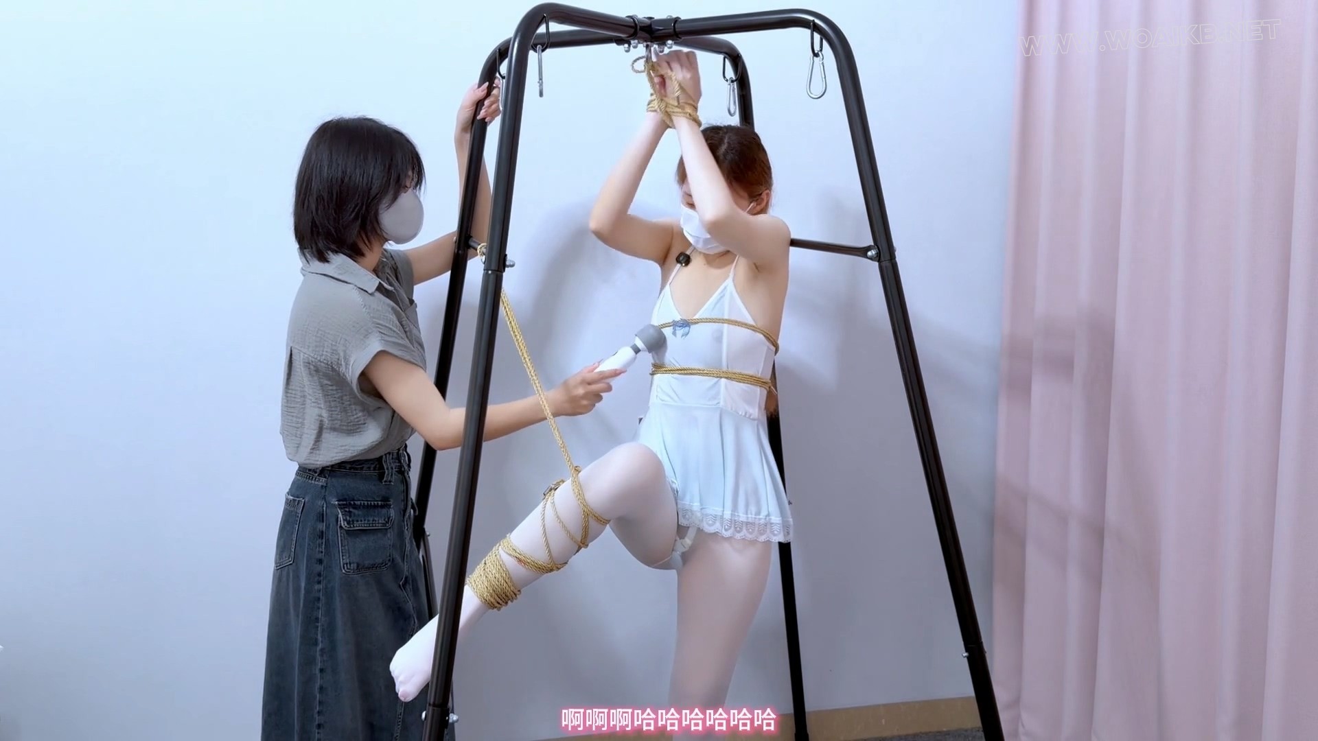 单腿捆绑站立没有支撑点 小穴已经开始害怕的吐口水了～贝贝打头阵！疯狂刺激小痘痘... 预览图