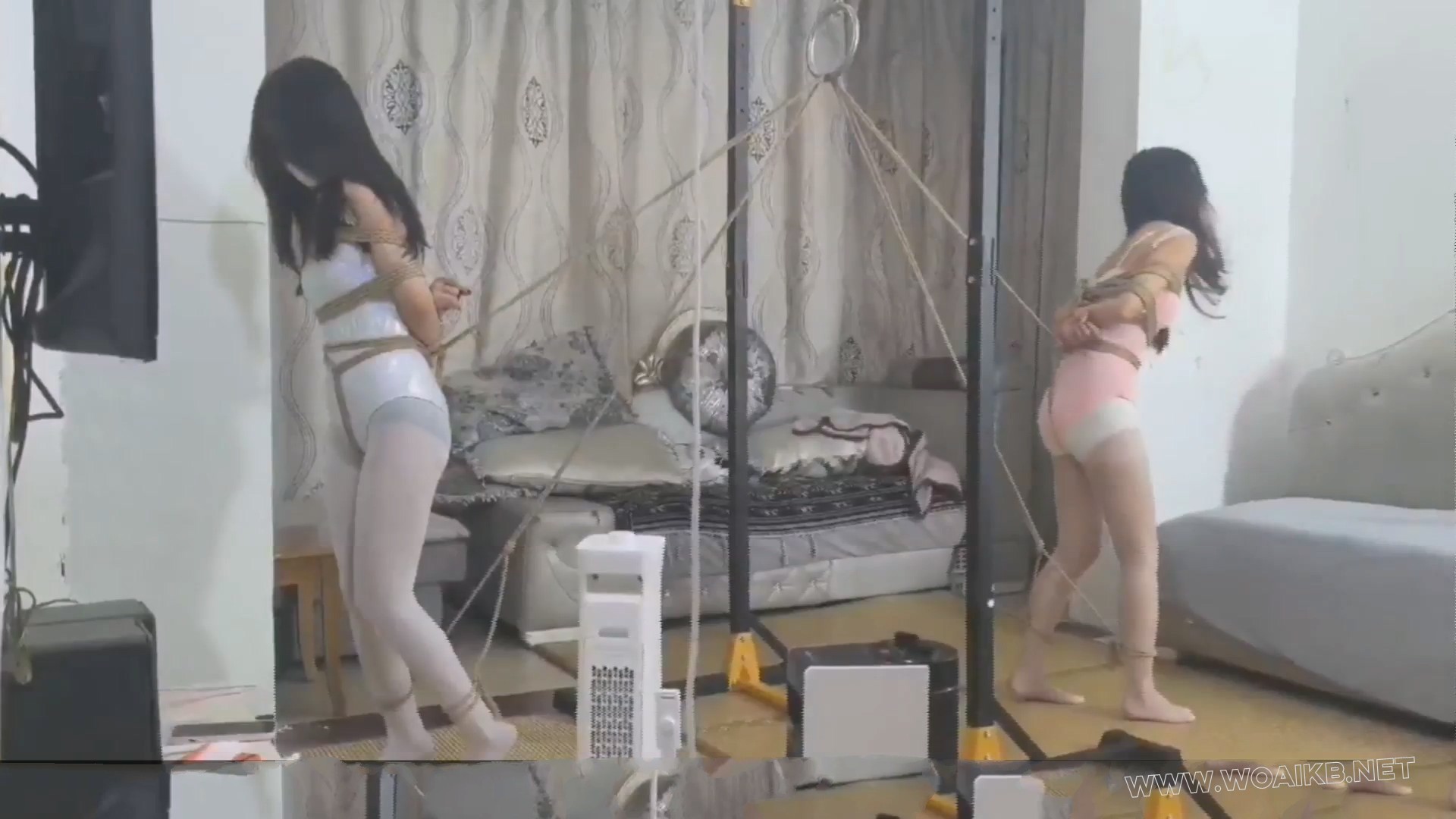 【荷露】【琳媚】微剧情 体操服丝袜两小只被擒 互相股绳拉扯惩罚 预览图