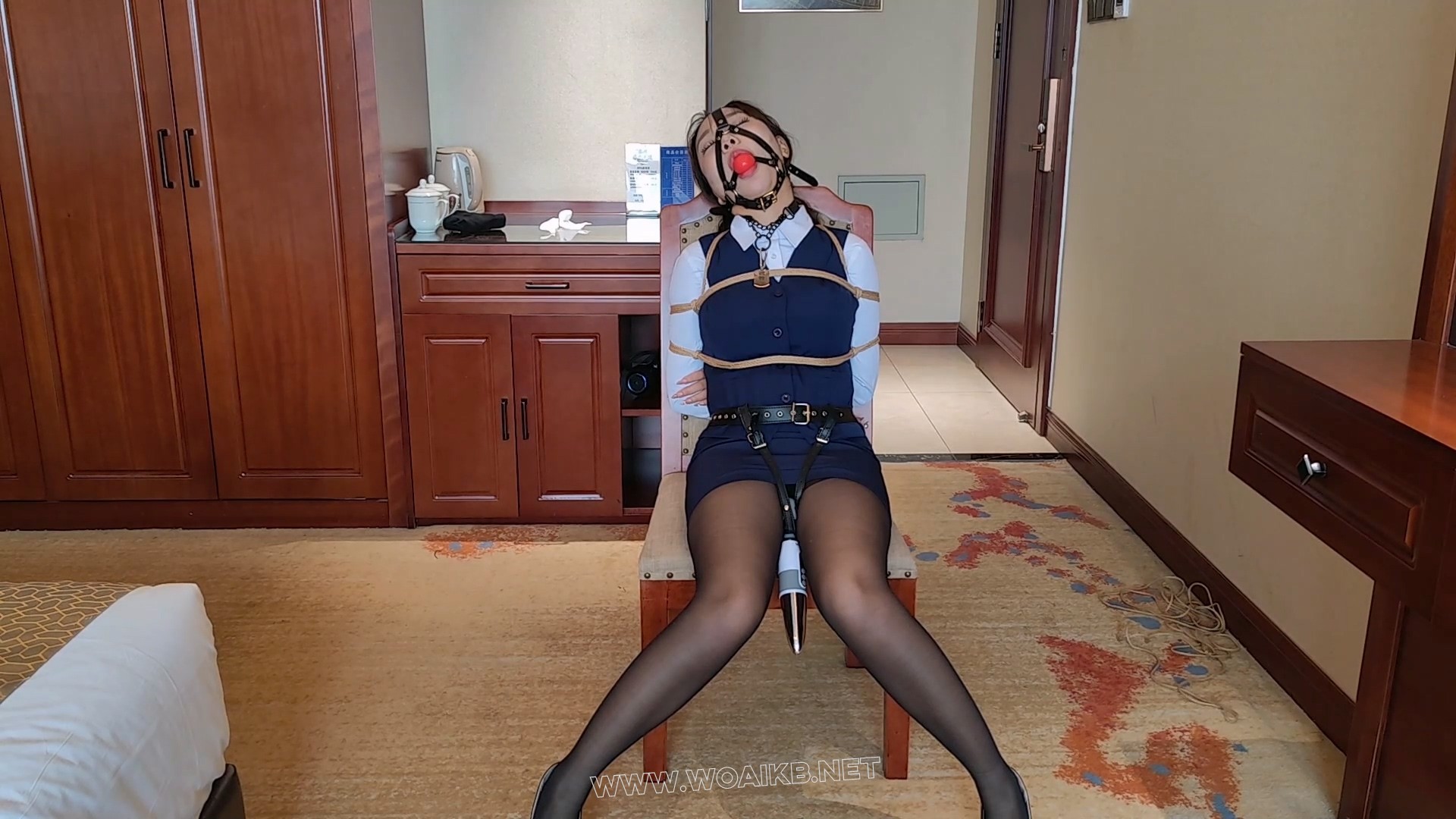 女老板与秘书的游戏 封面图