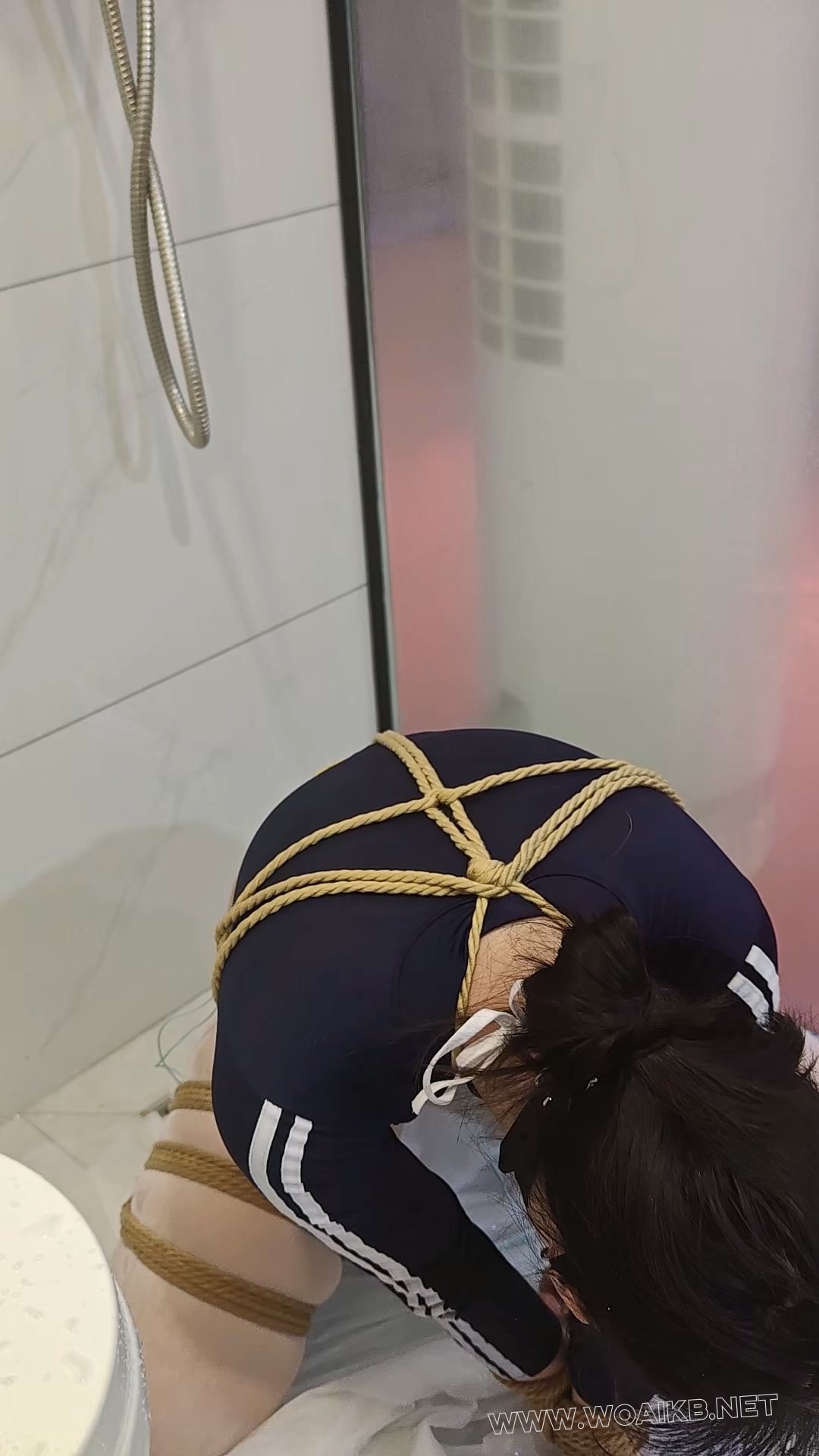 【死库水】【白丝】【肛塞】【跳蛋】【湿身】浴室的娇喘声被放大好羞耻呀..震动棒... 预览图