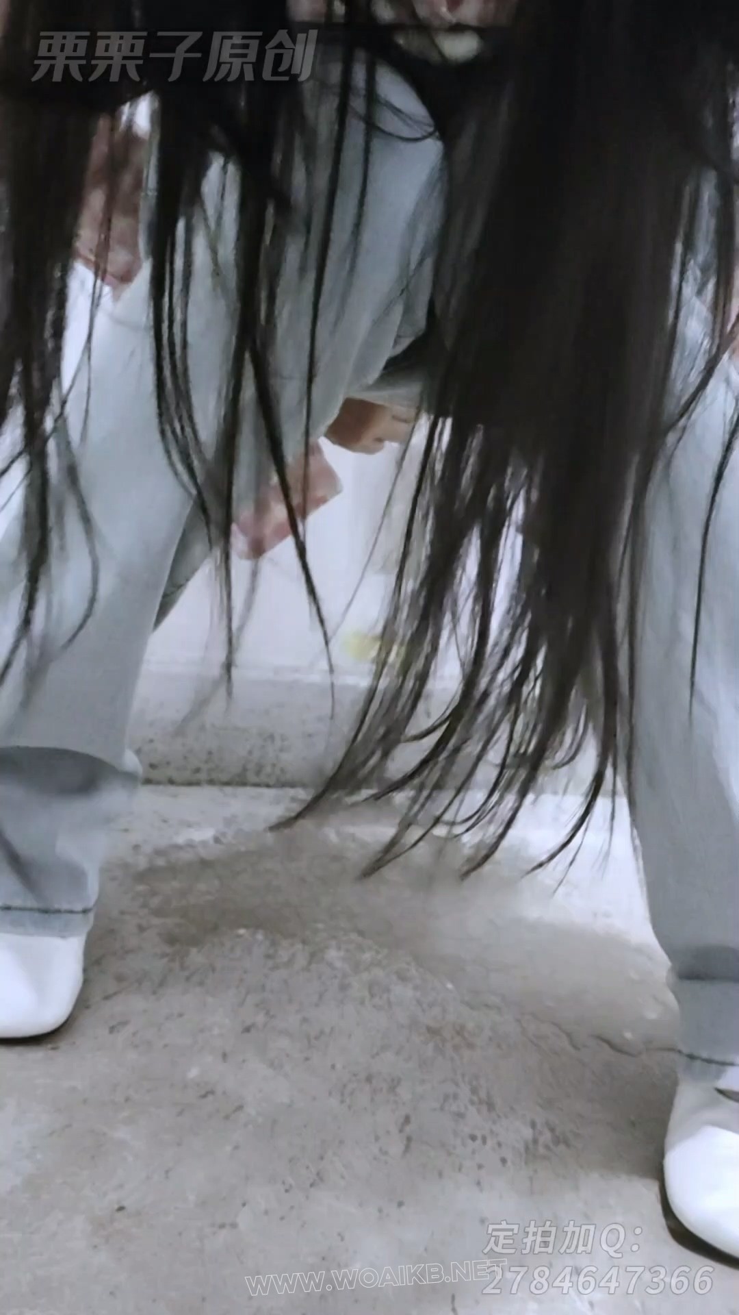 《自缚的邻家妻子 01》 户外强高、户外失禁、假丁丁、强高失禁到瓶子里、牛仔裤、... 预览图