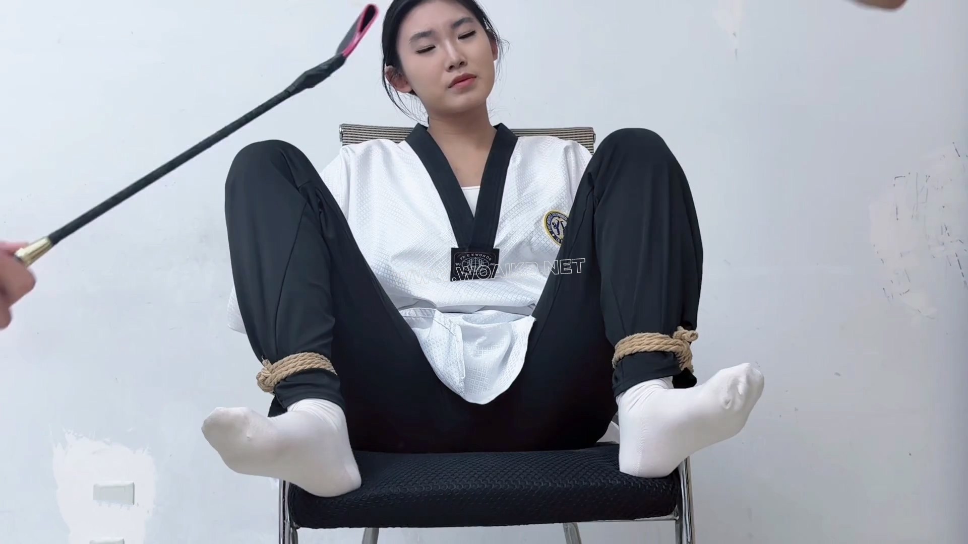 【跆拳道.铁脚的考验】【上 】雯雯 木棍抽打 挠脚tk 皮鞭 预览图